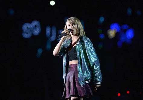 Taylor Swift Performs At 1989 World Tour In Brisbane December 2015 • Celebmafia