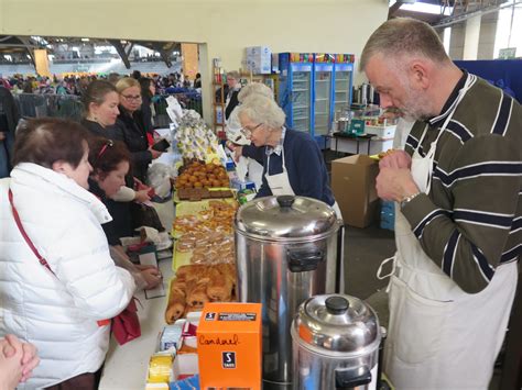 EN IMAGES Braderie Emmaüs le vrai week end des bonnes affaires à