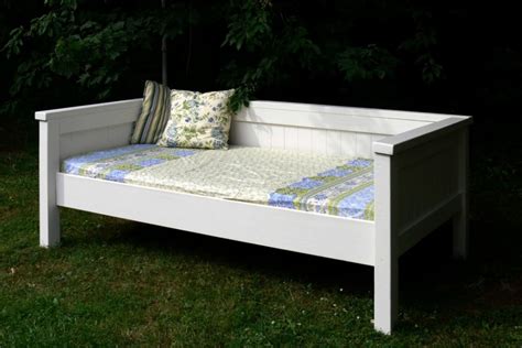 Simple Daybed/Farmhouse-Bed-Hybrid | Ana White