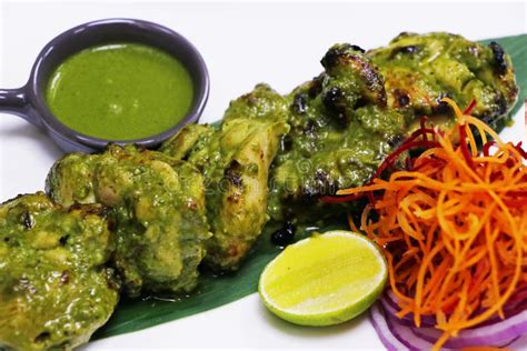 Hariyali Murgh Tikka Mint Spinach And Yoghurt Marinated Spiced