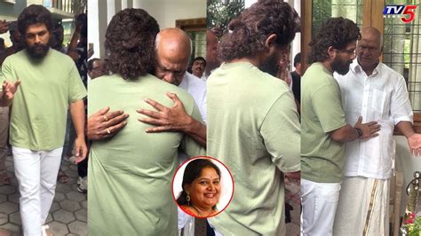 Allu Arjun EMOTIONAL Moments With Rajendra Prasad At His Home Gayatri