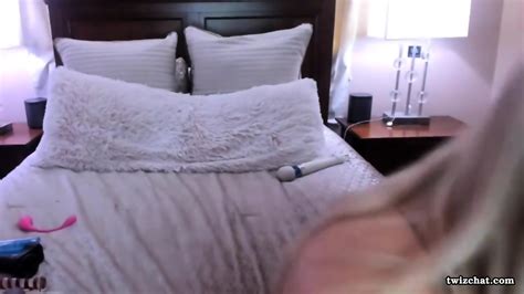 Hot And Curvy Babe Fuck Herself With Her Toys