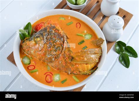 Fish Head Curry Indonesian Dish Stock Photo Alamy