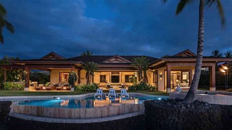 Hawaii's Most Luxurious Vacation Rentals, Villas & Beachfront Homes