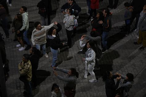 Disfrutan Y Bailan Familias Con Gran Concierto Politik