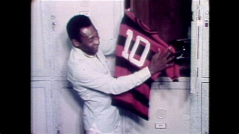 Pelé no Flamengo Jogo do Rei camisa 10 rubro negra faz 40 anos