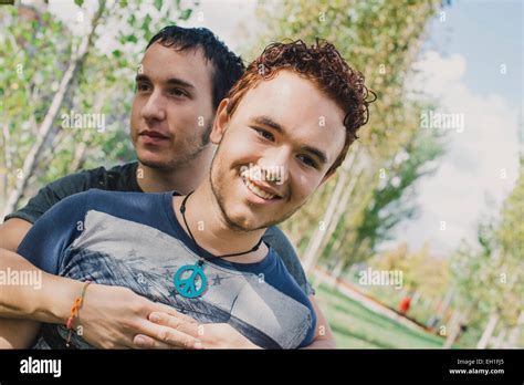 Gay couple Banque de photographies et dimages à haute résolution Alamy