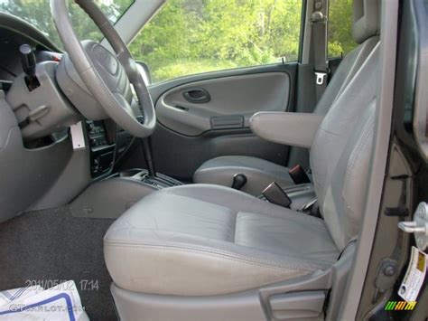 Medium Gray Interior 2004 Chevrolet Tracker LT 4WD Photo #51318478 | GTCarLot.com