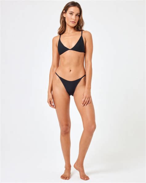 4 Hot Sexy Erika Queiroz Bikini Pics