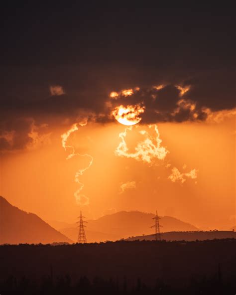 Cirrus Clouds in Sky at Sunset · Free Stock Photo