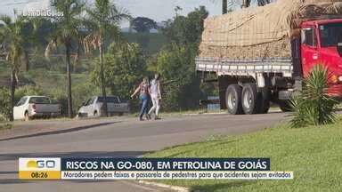 Bom Dia GO Moradores de Petrolina de Goiás reclamam da dificuldade