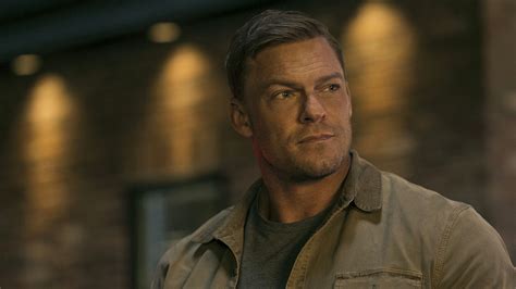 alan ritchson ve jack reacher devasa karakterin fiziksel