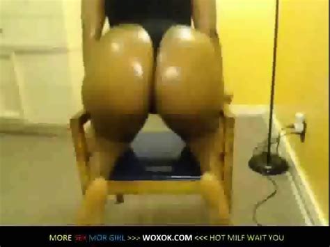 Ebony Babe Shakes Her Phat Ass On Cam