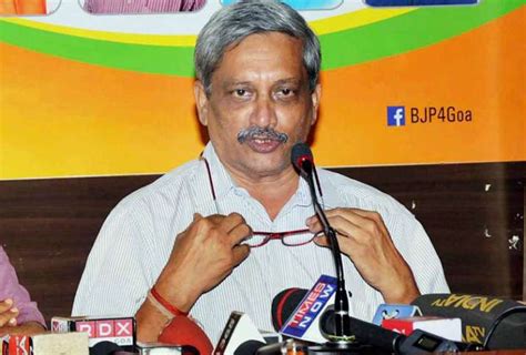 Parrikar returns to Goa; resigns as Defence Minister, to take oath as ...