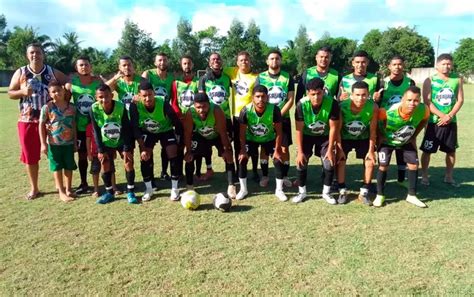 De Maio Dia Do Trabalhador Comemorado Torneio De Futebol Em