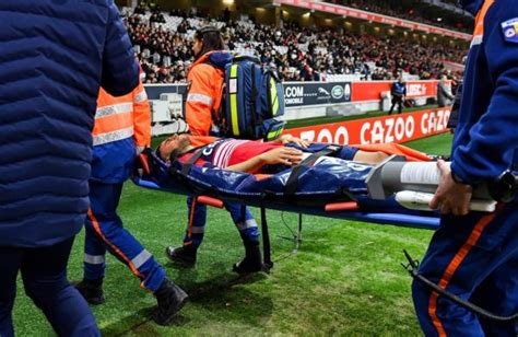 France Une Possible Grave Blessure Pour Ounas