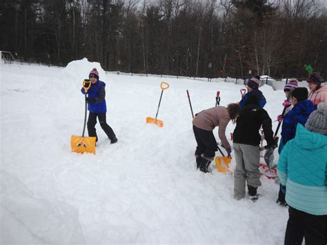 Let's Make a Snow Fort! - Building a Quinzhee: 7 Steps