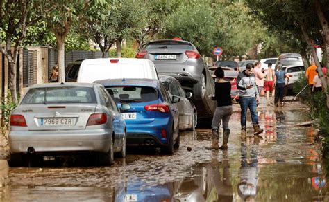 Lluvias torrenciales inundan carreteras de Cataluña cancelan y desvían