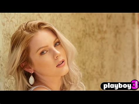 Sweet Babe Shows Nice Ass XNXX