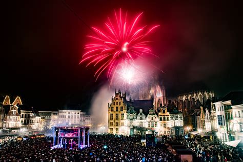 Mechelen Schaft Vuurwerk Op Feestdagen En Juli Af Mechelen