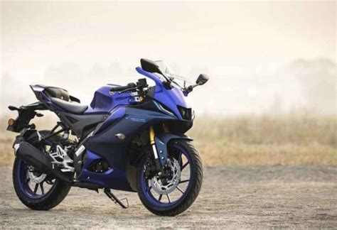 Yamaha R15 V4 Racing Blue Vs Compare Bikes Bikesguide