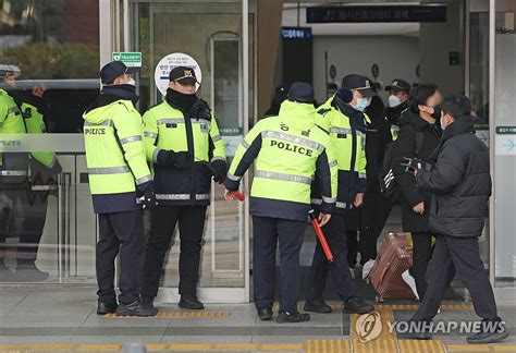 흉기 피습 이재명 대표 입원한 서울대학교 병원 경계 강화 연합뉴스