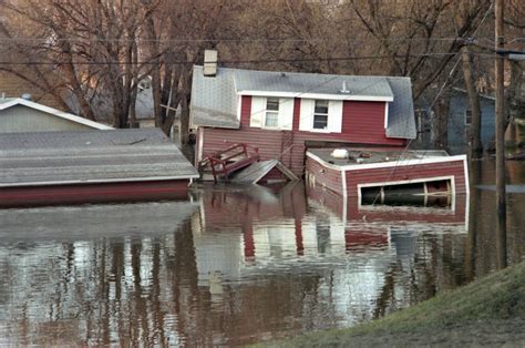 North Dakota History In Photos 1997 Grand Forks Flood History