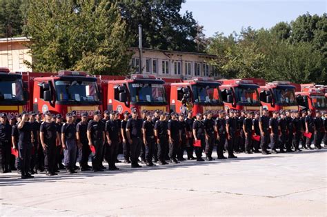 Cei Peste De Pompieri Rom Ni Care Au Luptat Cu Fl C Rile De Pe