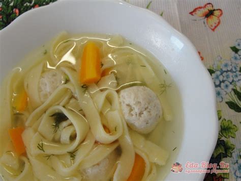 Суп с домашней лапшой и куриными клецками: рецепт с фото