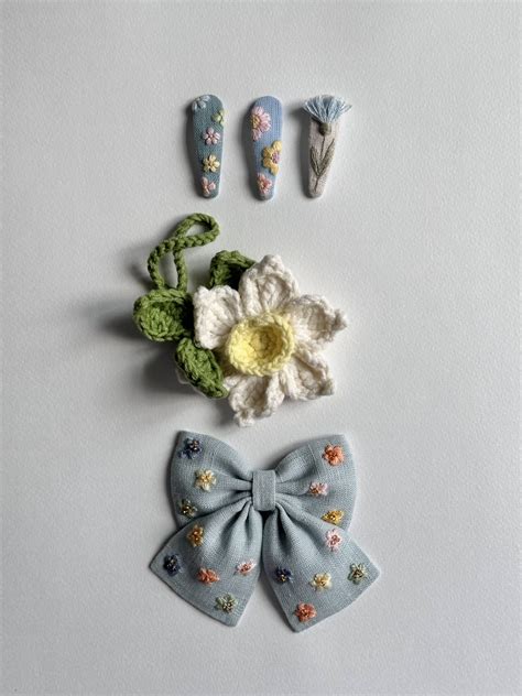 Вязаный брелок «Нарцисс» — Бабушкины Связи