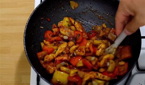 Hähnchenbrust mit Gemüse in Süß Sauer Sauce Ein Leckerbissen für