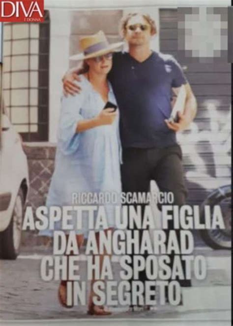 Riccardo Scamarcio E La Manager Angharad Wood Con Cui Ha Avuto Una