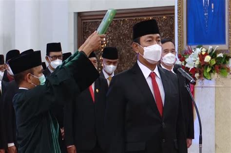 Jokowi Lantik Hendrar Prihadi Sebagai Kepala Lkpp Nasional