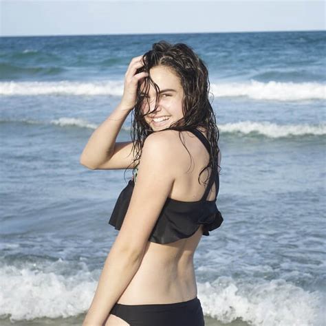 9 Sexy Hot Bailee Madison Bikini Pics