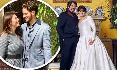 Laurence Llewelyn Bowen Reveals He Helped Design Daughter Hermione S Wedding Dress Daily Mail