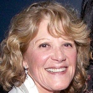 Linda Lavin - Trivia, Family, Bio | Famous Birthdays