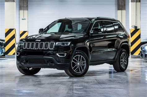 Rent Jeep Grand Cherokee Black in Dubai - SUV - Octane.Rent