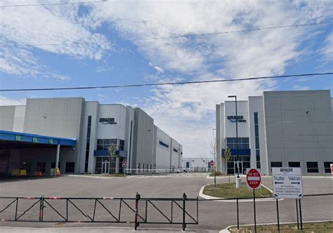 Trabajadores de Amazon de Chicago exigen mejores condiciones laborales