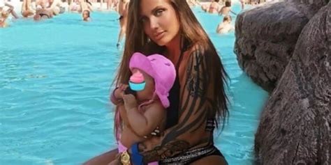 8 Hot Sexy Schwesta Ewa Bikini Pics