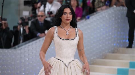 Watch The Story Behind Dua Lipa’s 100-Carat Met Gala Necklace | Getting ...