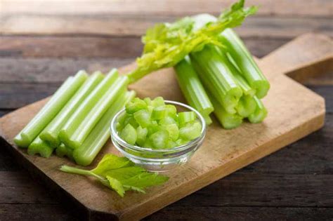 16 Surprising Benefits Of Eating Celery Before Bed