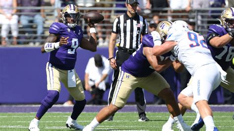 Penix Throws 3 TD Passes No 8 UW Huskies Rout Tulsa 43 10 Seattle