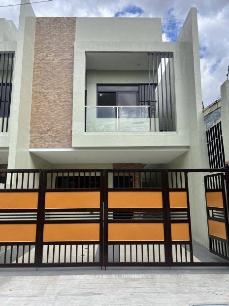 Storey Modern Townhouse With Roof Deck For Sale In Rancho Estate Pme