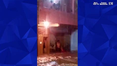 Chuva de mais de 100 mm invade casas e alaga ruas em Contagem Vídeo