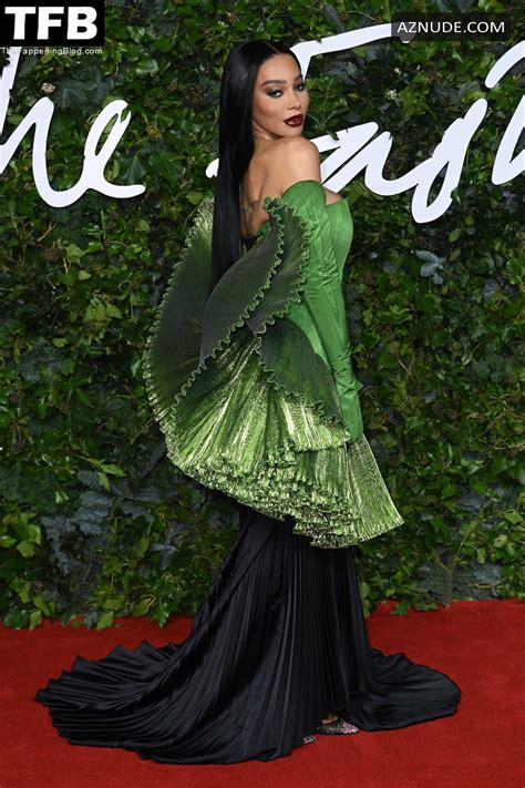 Munroe Bergdorf Sexy Seen Flaunting Her Hot Cleavage At The Fashion Awards In London AZNude