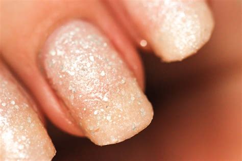 Essence Sparkle Sand Effect Hey Nude Review Swatch