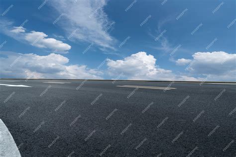 Premium Photo Skyline Of Asphalt Pavement And Blue Sky And White Cloud