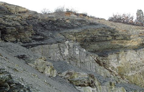 Normal Fault In Dakota Sandstone Mowry Shale Turkey Creek Flickr