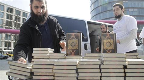 Allemagne Les Salafistes Distribuent Gratuitement Des Exemplaires Du