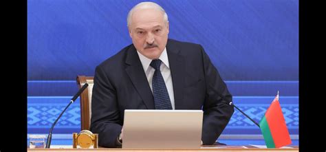 Лукашенко объяснил свои переживания из-за событий в РФ тем, что ...